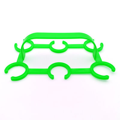 Portabottiglie in plastica a sei confezioni in HDPE per applicazioni con diametro di bottiglia da 27 a 28 mm